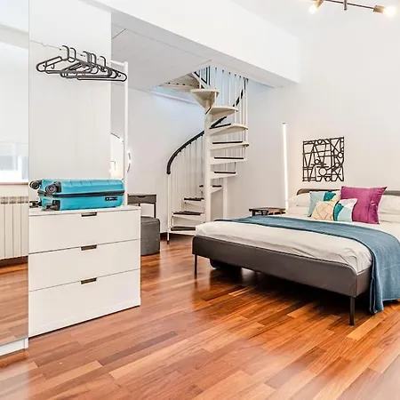 Private Parking Loft Di Design In Pieno Centro Livourne